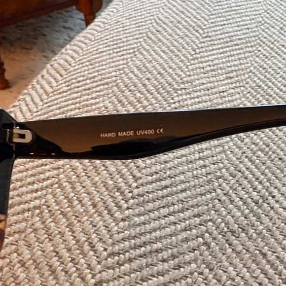 Stylish Black and Tortoise Sunglasses - Picture 2 of 5